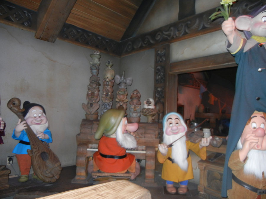 Disneyland Snow White's Scary Adventure Picture